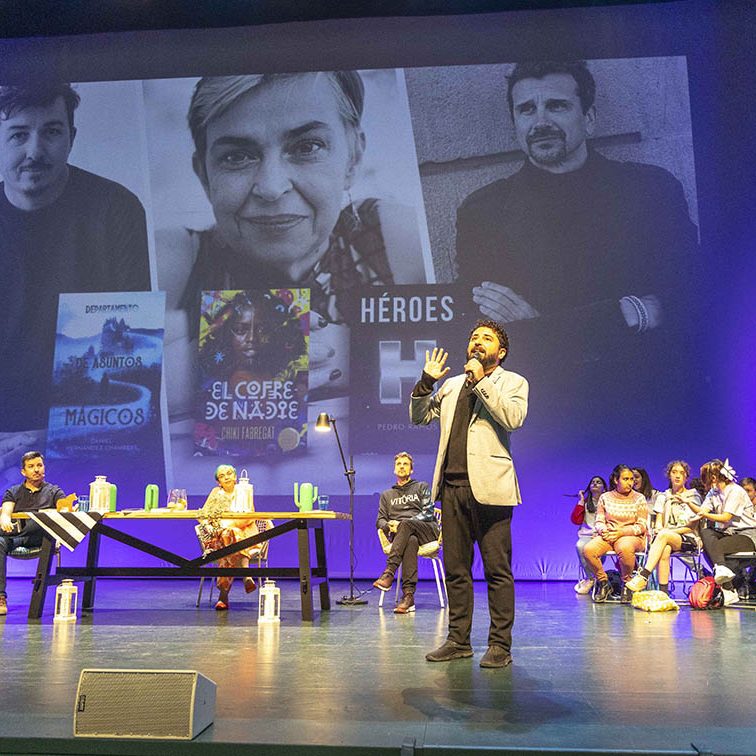 ENCUENTRO CON LOS 3 AUTORES FINALISTAS PREMIOS HACHE 2023 EL BATEL CARTAGENA