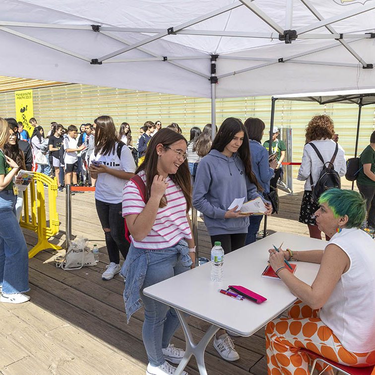 ENCUENTRO CON LOS 3 AUTORES FINALISTAS PREMIOS HACHE 2023 EL BATEL CARTAGENA