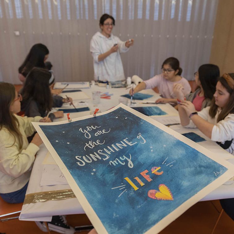TALLER INFANTIL ‘LETTERING Y ACUARELA’ EL BATEL CARTAGENA