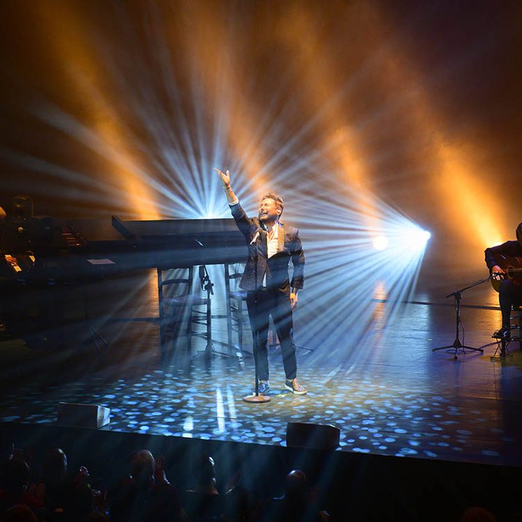 MIGUEL POVEDA EN CONCIERTO EL BATEL CARTAGENA