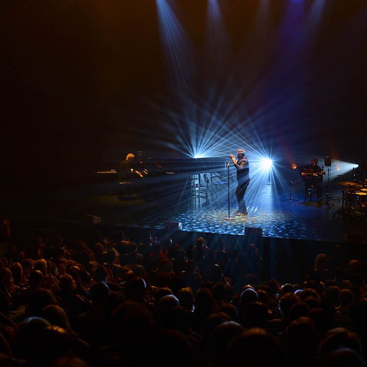 MIGUEL POVEDA EN CONCIERTO EL BATEL CARTAGENA