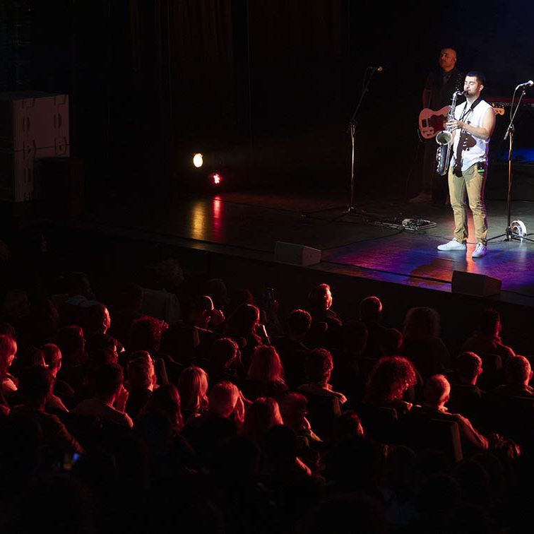 bROTHERS iN bAND presentando: ‘The Very Best of dIRE sTRAITS’ EL BATEL CARTAGENA