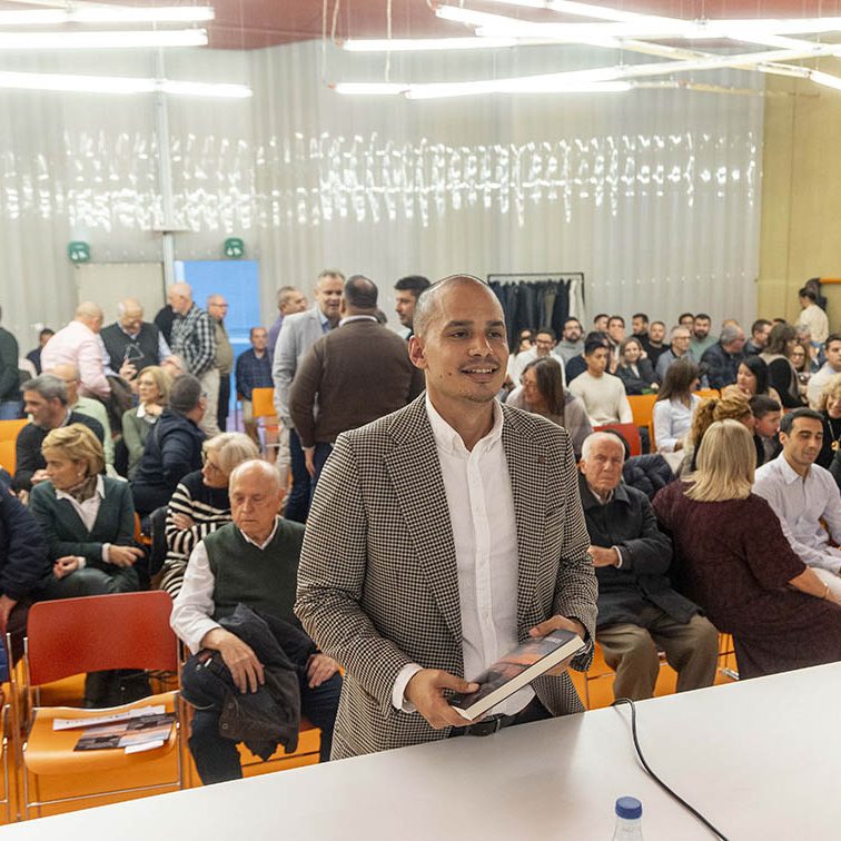 PRESENTACIÓN LIBRO MARIO ENCOMENDERO EL BATEL CARTAGENA
