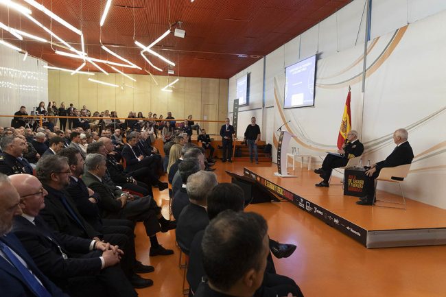 AULA DE SEGURIDAD Y FUERZAS ARMADAS – LA VERDAD AULA DE SEGURIDAD Y FUERZAS ARMADAS - LA VERDAD EL BATEL CARTAGENA