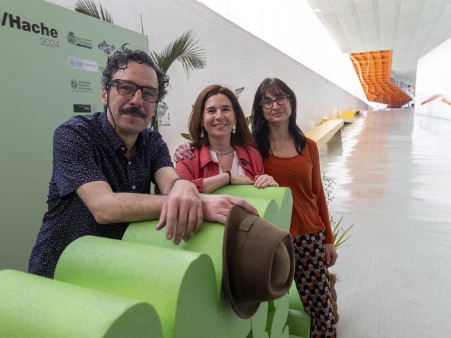 ENCUENTRO CON LOS AUTORES PREMIOS HACHE EL BATEL CARTAGENA