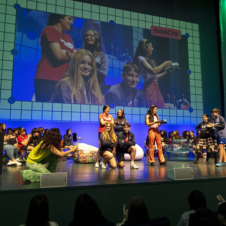ENCUENTRO CON LOS AUTORES PREMIOS HACHE EL BATEL CARTAGENA