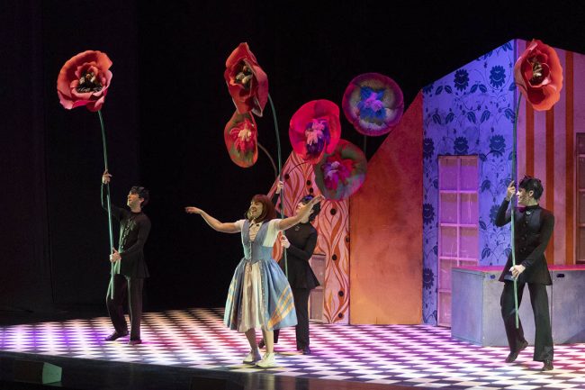 ALICIA EN EL MUSICAL DE LAS MARAVILLAS ALICIA EN EL MUSICAL DE LAS MARAVILLAS EL BATEL CARTAGENA